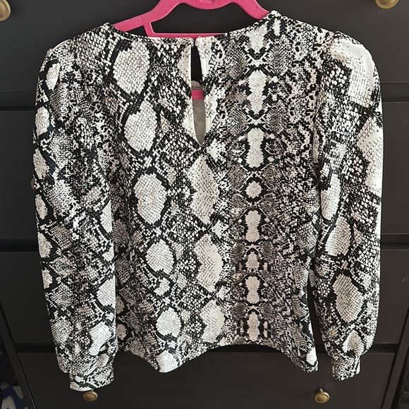 Express snake skin blouse - Picture 3 of 3